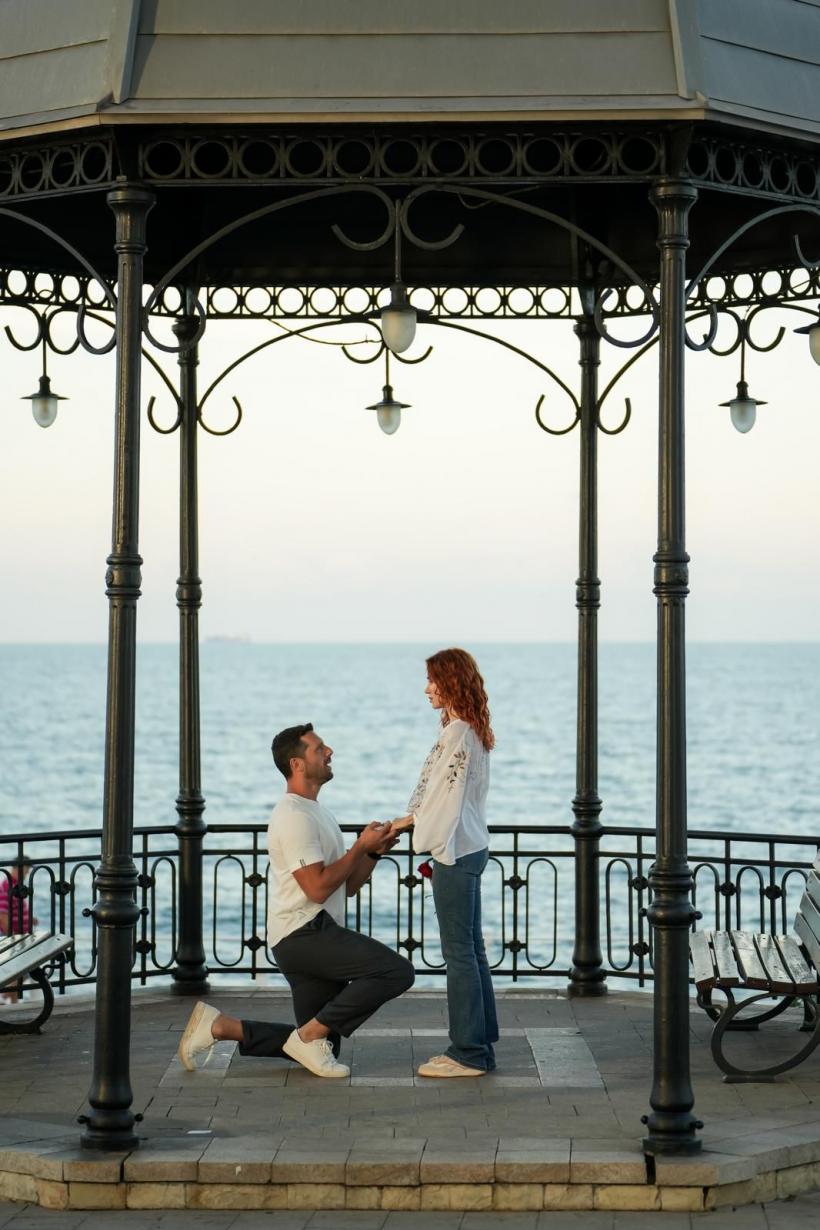 Ultimele episoade ale primului sezon Iubire cu parfum de lavandă se văd diseară, de la 20.30, la Antena 1. Diseară, un personaj misterios vine să tulbure povestea serialului original 18933254