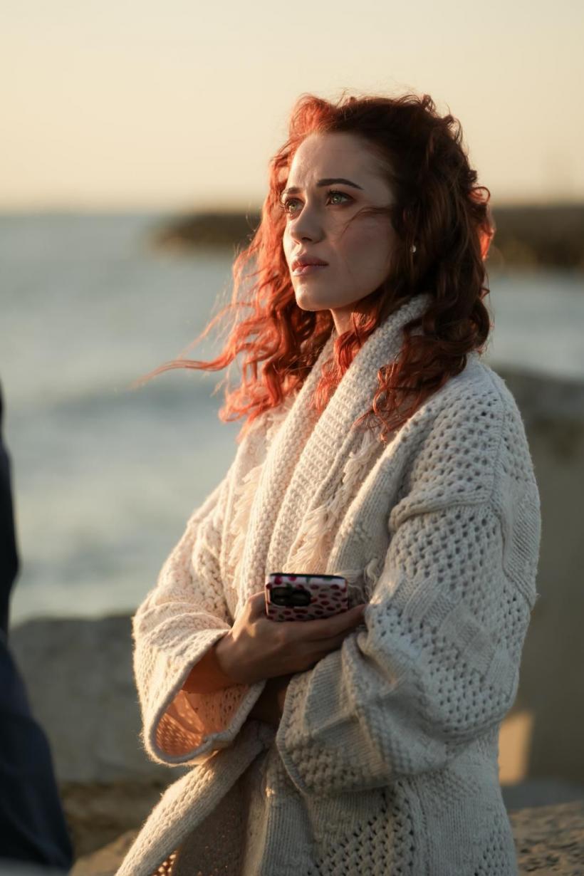 Ultimele episoade ale primului sezon Iubire cu parfum de lavandă se văd diseară, de la 20.30, la Antena 1. Diseară, un personaj misterios vine să tulbure povestea serialului original 18933256