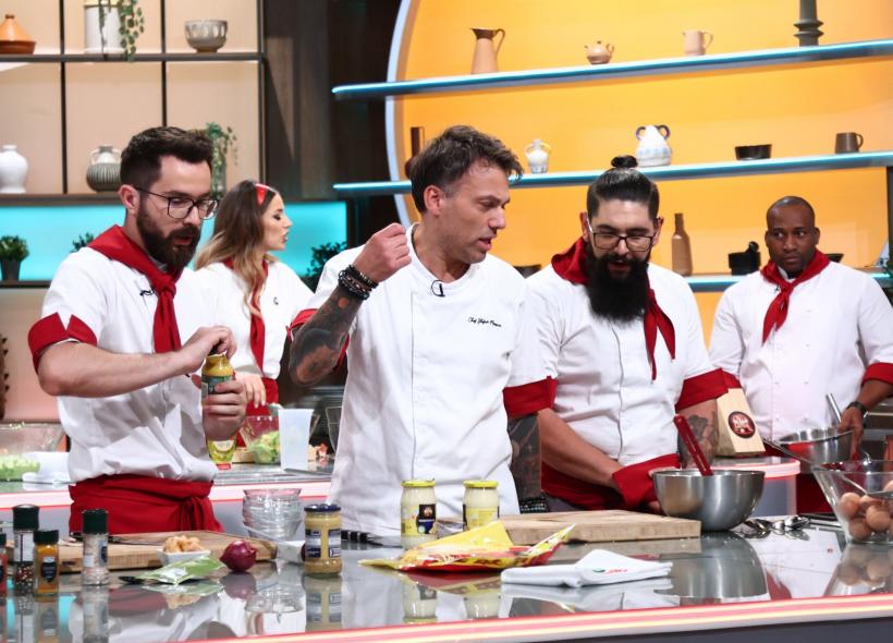 Seară cu trei eliminări la Chefi la cuțite, după un battle marcat de o amuletă dată în cel mai vulnerabil moment 18933476