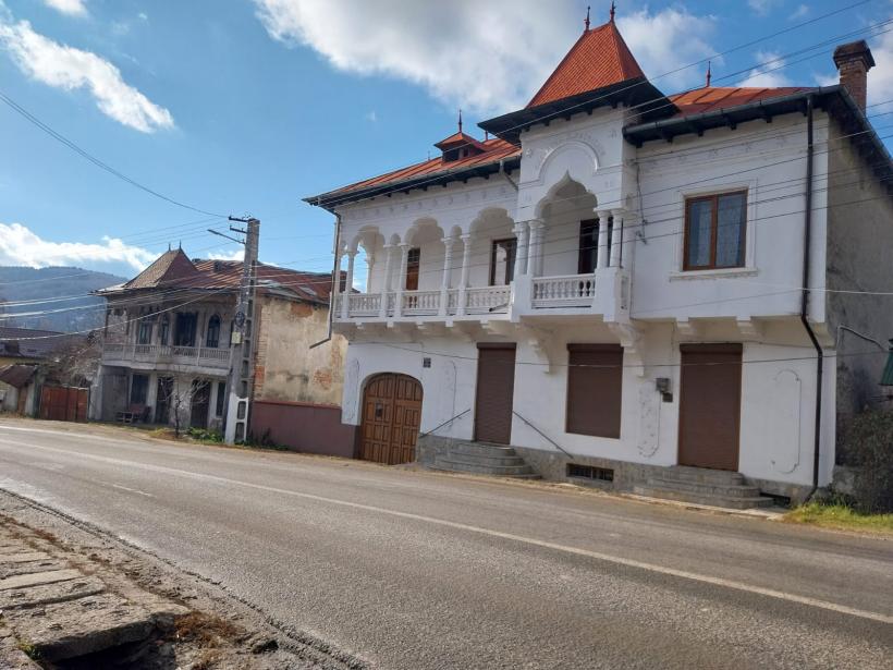 Marea demolare, de pe drumul spre Sinaia: Guvernul intră cu buldozerele în 500 de case-monument, pentru a lăți DN 71 18933534