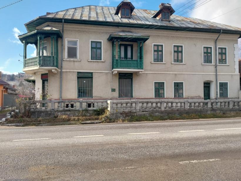 Marea demolare, de pe drumul spre Sinaia: Guvernul intră cu buldozerele în 500 de case-monument, pentru a lăți DN 71 18933535