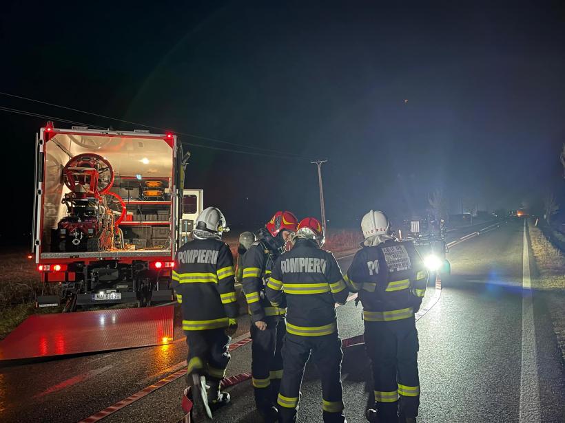 Pericol uriaș de explozie! Două cisterne s-au ciocnit și au luat foc.15 persoane au fost evacuate 18933691