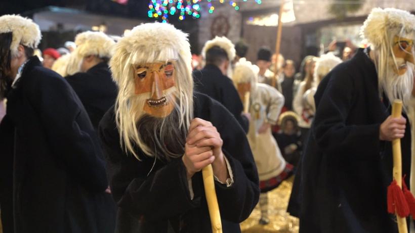Semnificația măștilor, a urșilor și a caprelor, în ritualurile de sfârșit de an. Ritualuri vechi, asimilate de creștinism 18933542