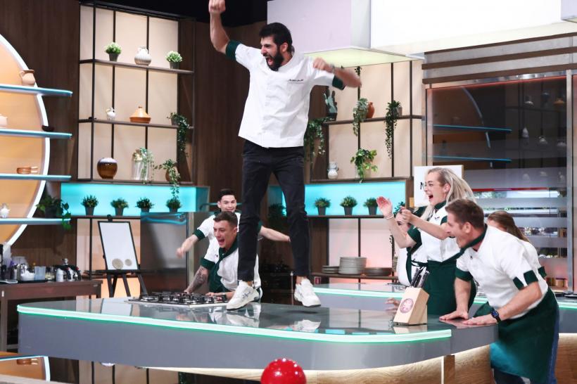 Echipa verde a lui Chef Richard a câștigat aseară battle-ul Chefi la cuțite. Ultima confruntare a sezonului și proba individuală din această seară vor decide semifinaliștii