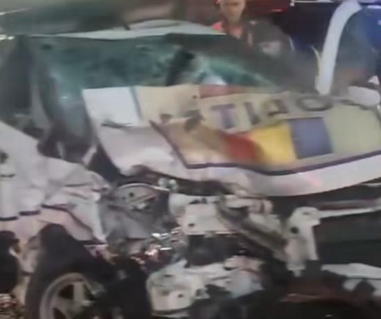 Cum s-a produs teribilul accident în care trei polițiști au fost grav răniți: Iată imaginile dezastrului