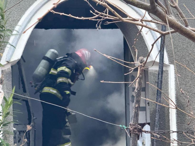 Tragedie în dimineața Crăciunului: Un bărbat a murit în incendiul care i-a cuprins casa 18933833