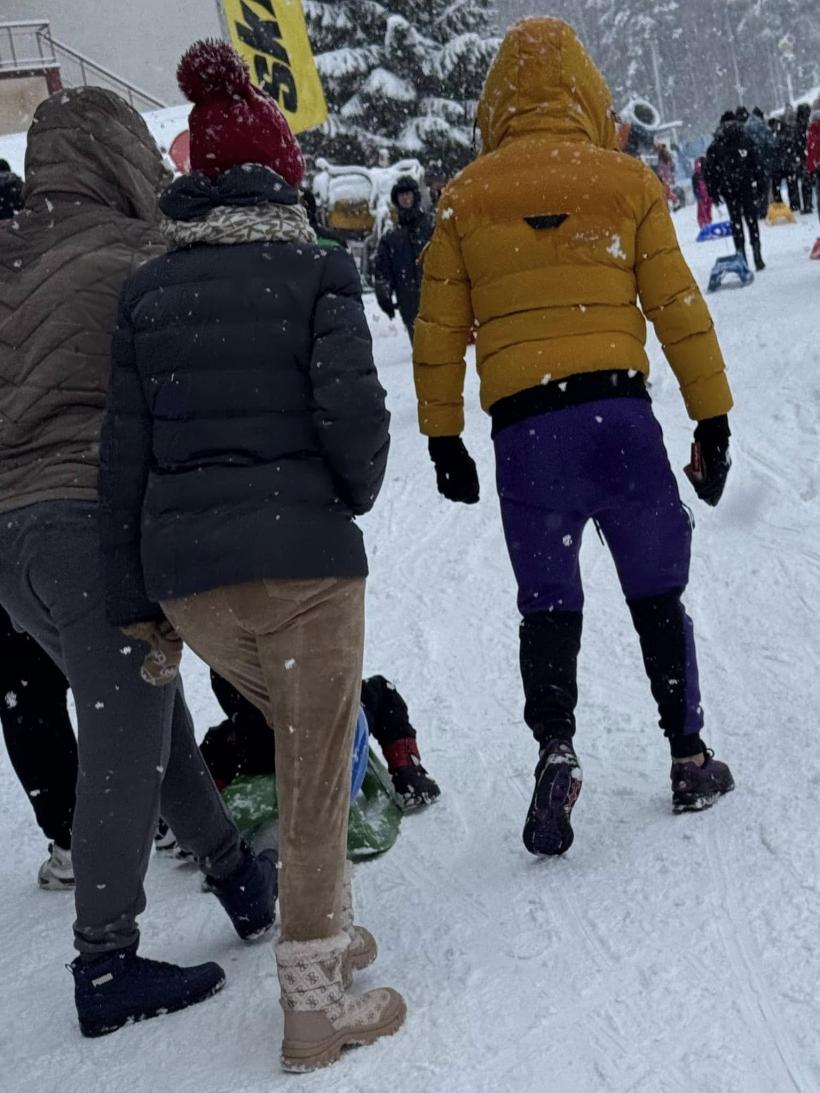 Avertisment Salvamont: "Muntele e un loc minunat, dar NU un podium de modă. Nu fiți iresponsabili!" 18934118