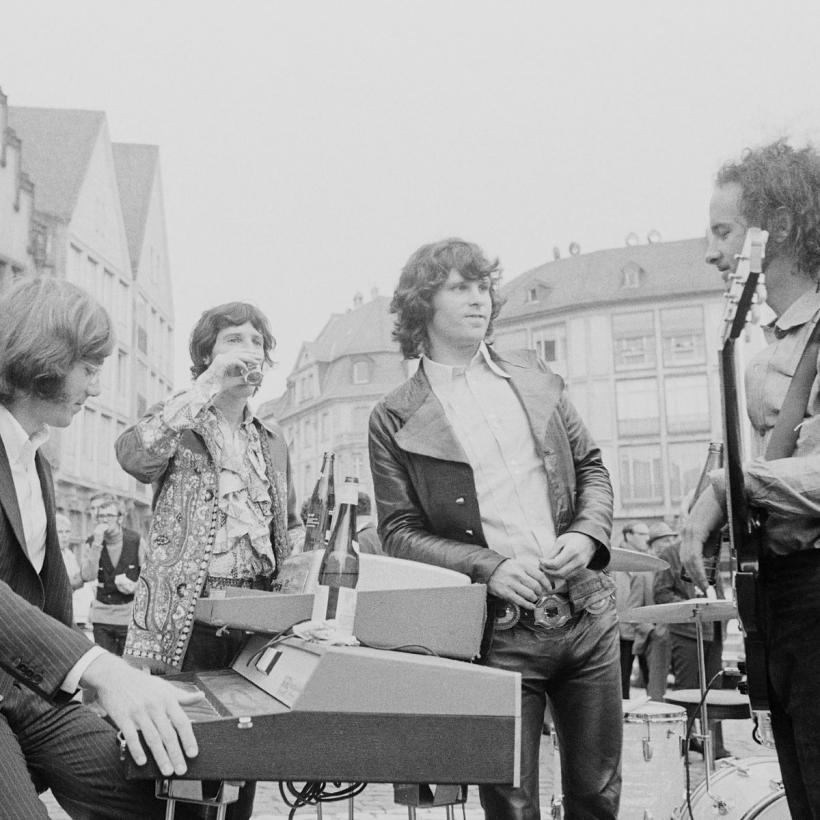 Un simbol al culturii rock a dispărut. Hotelul Morrison din Los Angeles a fost distrus într-un incendiu