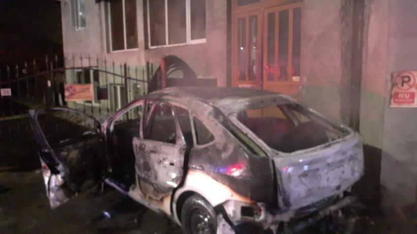 Un bărbat s-a certat cu soția, apoi s-a autoincendiat în mașină, în fața casei, la Cluj-Napoca 18934308