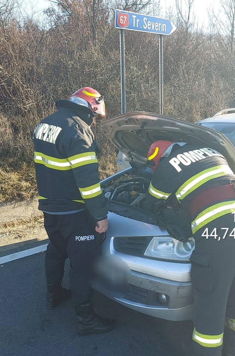 Carambol cu trei mașini, pe DN67, în Mehedinți! Trei femei au ajuns la spital 18934589
