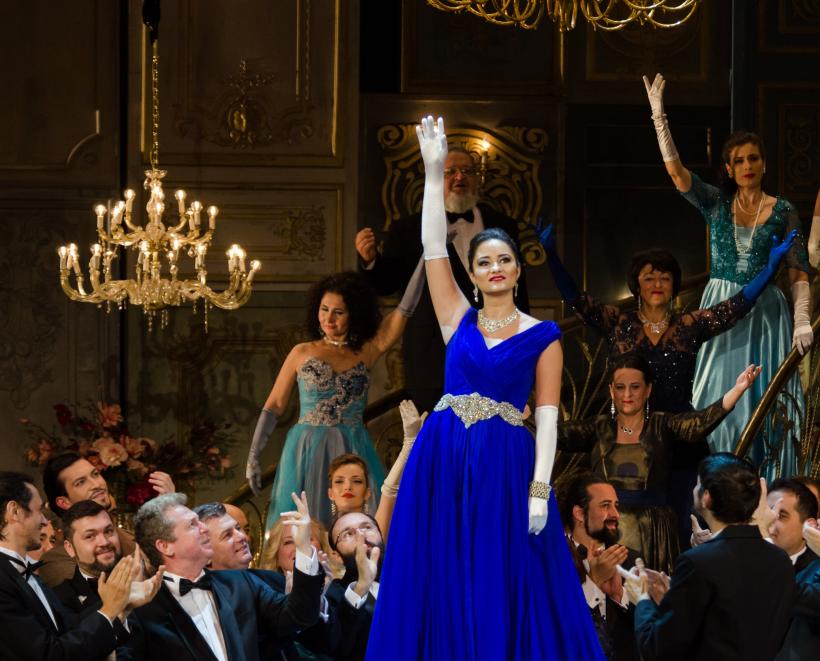 „La Traviata”, o călătorie emoționantă în inima operei, o seară desăvârșită de eleganță și pasiune 18934525