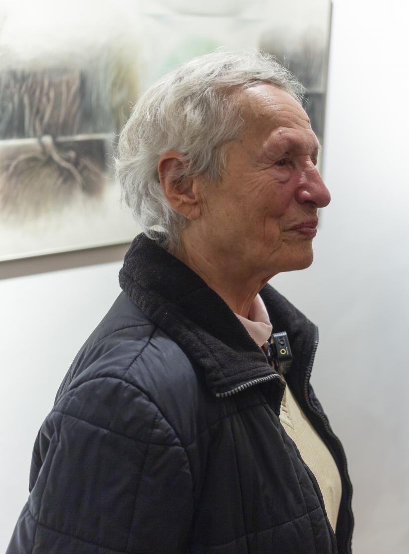 Expoziția „Firul cu plumb” semnată de artista vizuală Marcela Rădulescu rămâne deschisă la Scemtovici & Benowitz Gallery toată luna ianuarie 18935162