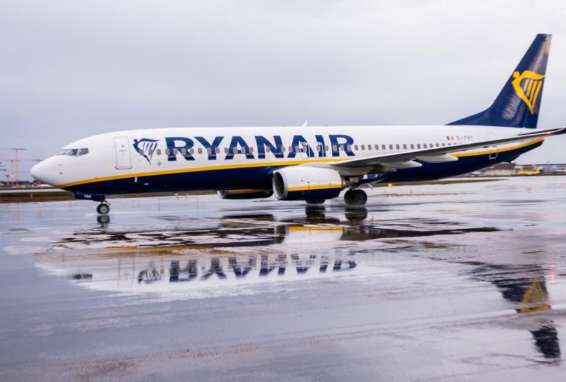 Ryanair cere 15.000 de euro unui pasager agitat din cauza căruia un avion a fost deturnat 