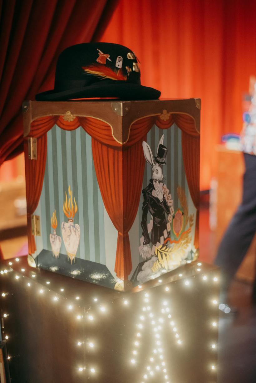 „Abracadabra – Secretele magiei” cucerește publicul: peste 2.500 de vizitatori în doar două săptămâni! Ziua Culturii Naționale, celebrată la ARCUB cu momente de lectură dedicate copiilor 18935716