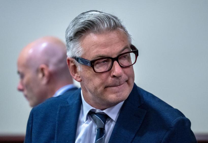 Alec Baldwin i-a dat în judecată pe procurorii care l-au acuzat de omor prin imprudenţă