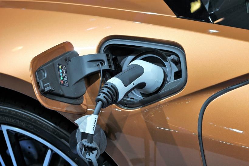 Înmatriculările de autoturisme electrificate au crescut cu 25,1%, în 2024