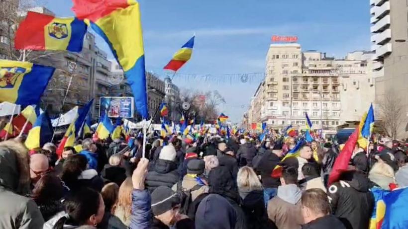 Două cuţite, un briceag şi substanţe interzise, depistate la persoane participante la protest