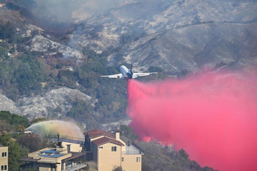 Incident aerian grav: O dronă a făcut gaură într-un avion care stingea incendiilor din Los Angeles