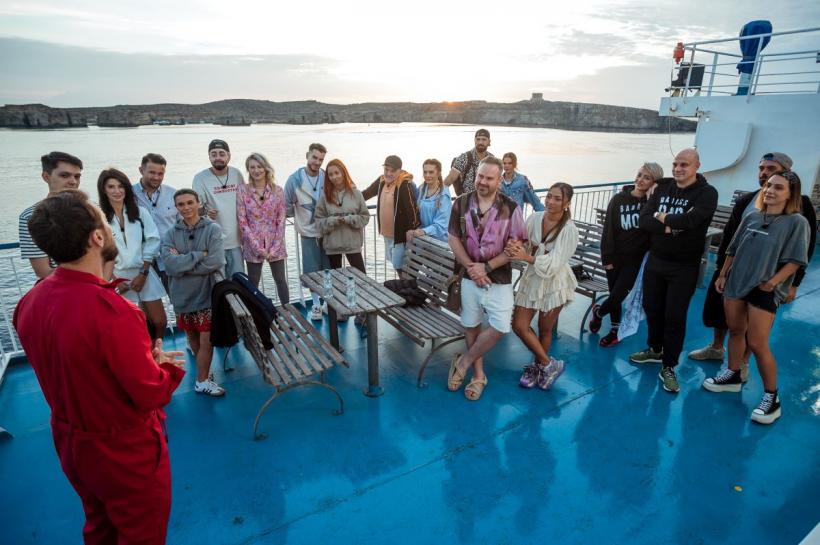 Marea premieră Power Couple, diseară, de la 20:30, la Antena 1. Dani Oțil îi va surprinde pe concurenți: „În mod normal este ziua de acomodare. Pentru voi, prima probă începe acum! Am ales să începem cu fetele” 18935966