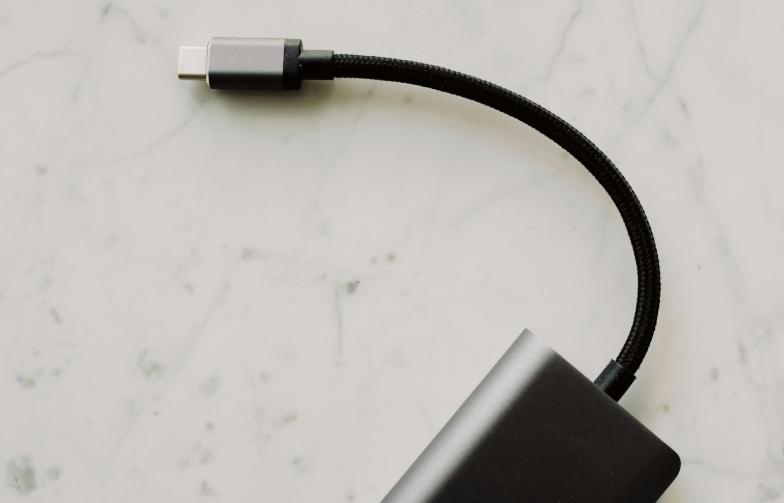 De ce merită să investești într-un cablu USB-C de calitate pentru telefonul tău