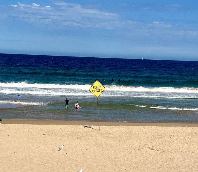 Panica pe plajele din Sydney: resturi misterioase duc la restricții severe 18936103