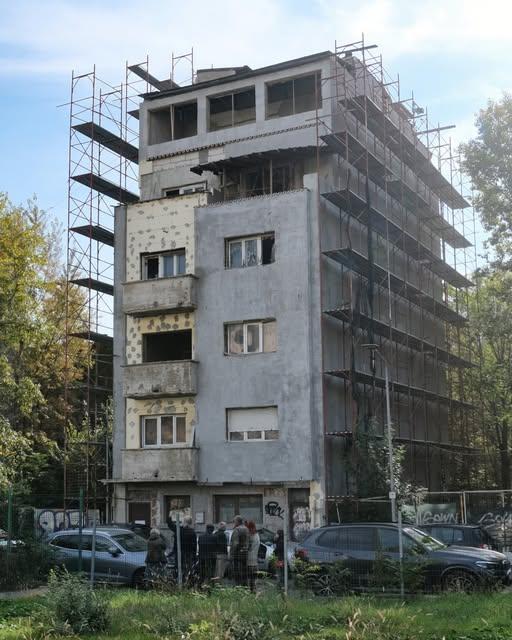 Primăria Capitalei reia lucrările de consolidare la zece clădiri cu risc seismic, abandonate de trei