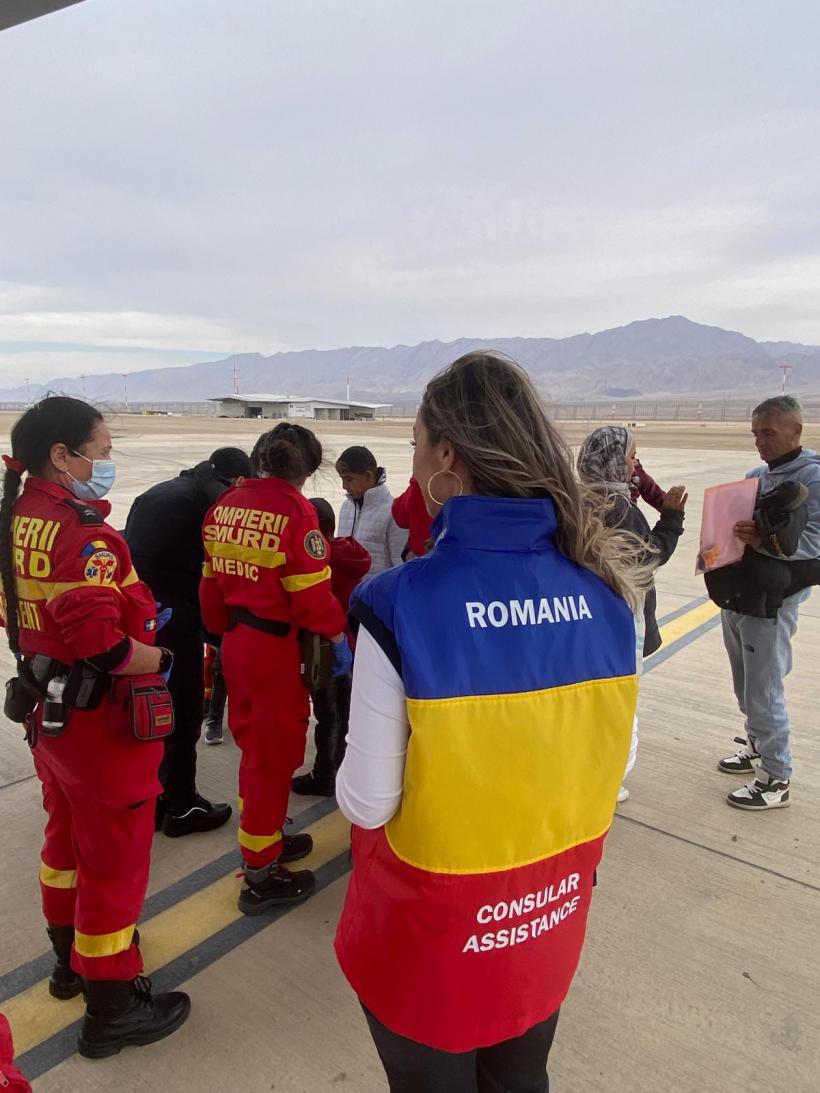 România a evacuat 12 bolnavi palestinieni și rudele lor din Gaza. Copiii răniți sunt tratați în spitalele din București 18936496