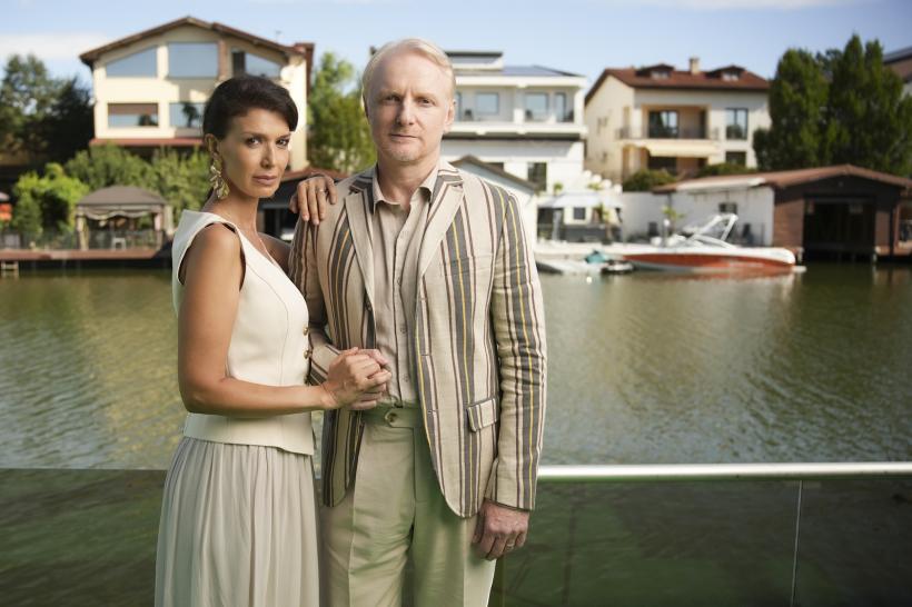 Alina Chivulescu, actrița din serialul original Ana, Mi-ai fost scrisă în ADN, povestește despre revenirea pe micile ecrane, după 3 ani de pauză. „Îi sunt recunoscătoare doamnei Ruxandra Ion ca s-a gândit la mine pentru rolul ăsta”