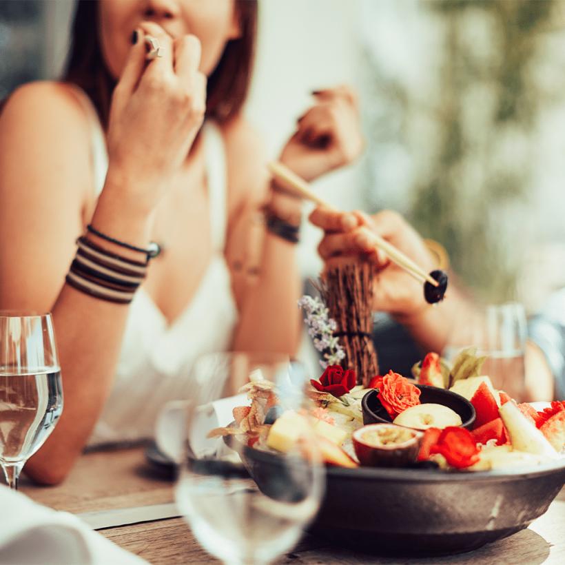 Opt moduri de a evita mâncatul în exces fără să te simți înfometat 18936378