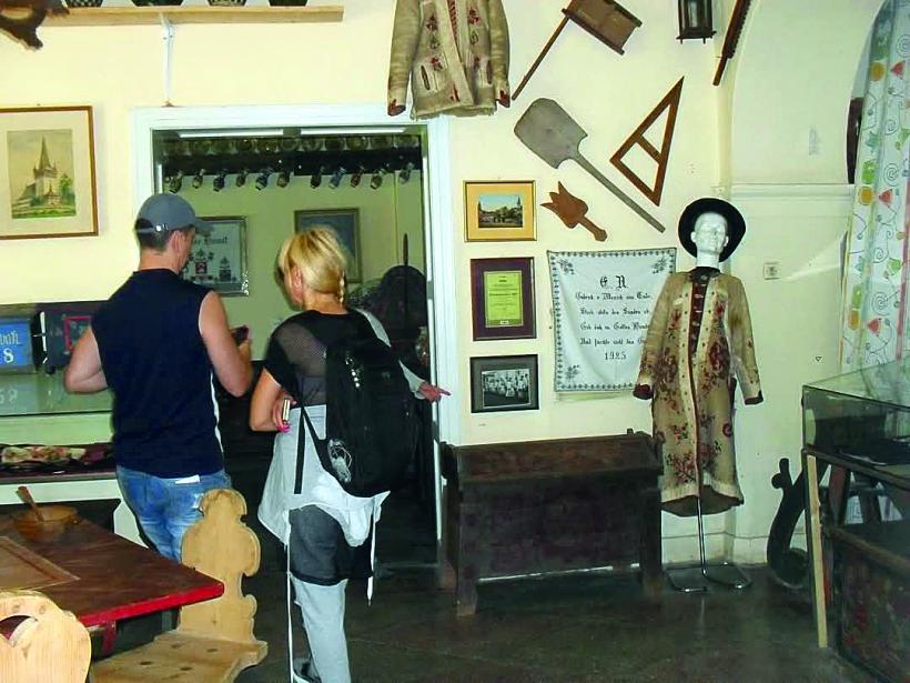 Salariile din Cultură cresc până la nivelul femeii de serviciu. 15 Ianuarie a debutat cu o grevă japoneză a angajaților din instituțiile statului 18936483