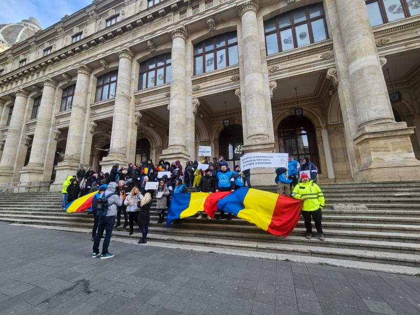 Salariile din Cultură cresc până la nivelul femeii de serviciu. 15 Ianuarie a debutat cu o grevă japoneză a angajaților din instituțiile statului 18936485