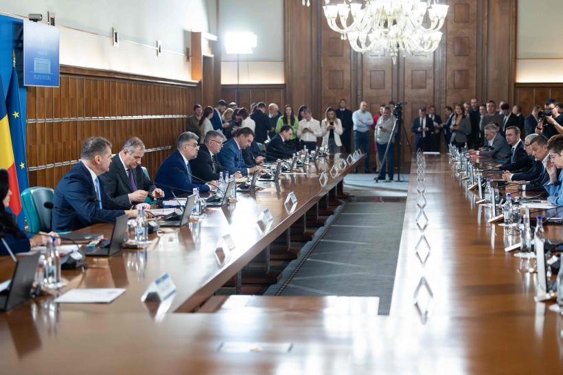 OUG pentru organizarea alegerilor din 2025: amenzi până la 10.000 € pentru candidații care încalcă legea și până la 5% din cifra de afaceri a platformelor online 18936674