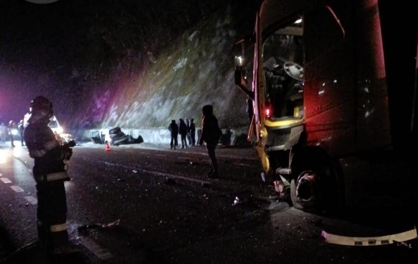 Accident pe DN 6, Mehedinți: Coliziune între două autoturisme și un TIR. O persoană a fost rănită 18936891