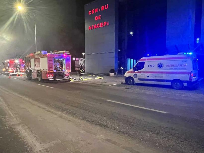 Incendiu la Sibiu: Clădire de 13 etaje, afectată de fum după un foc izbucnit într-un spațiu dezafectat