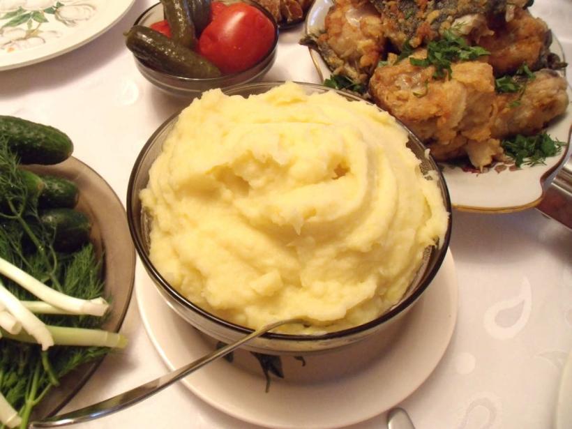 Sfaturi în bucătărie. Cum să prepari cel mai gustos piure de cartofi