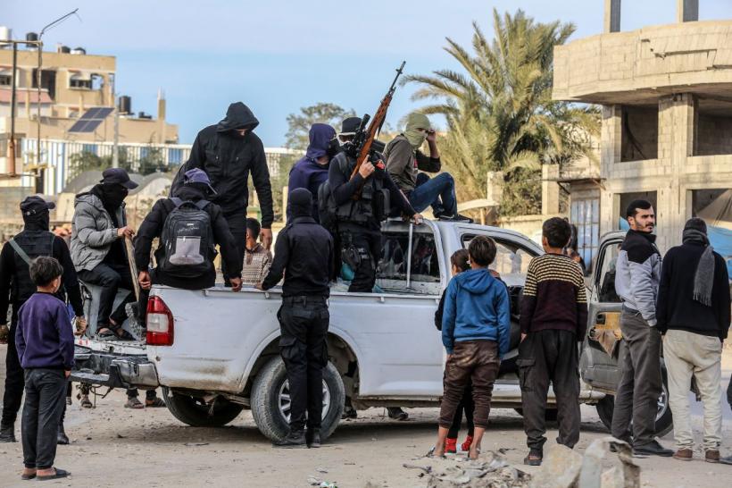 După 15 luni de război sângeros, Israelul a eliberat 90 de prizonieri palestinieni în prima zi a armistițiului în Gaza