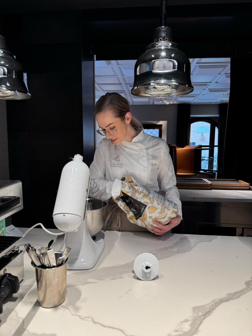 Câștigătoarea sezonului 14 Chefi la cuțite a gătit în echipa lui Chef Richard Abou Zaki la Retroscena: „Stagiul primit ca premiu mi-a schimbat perspectiva asupra artei culinare” 18937058