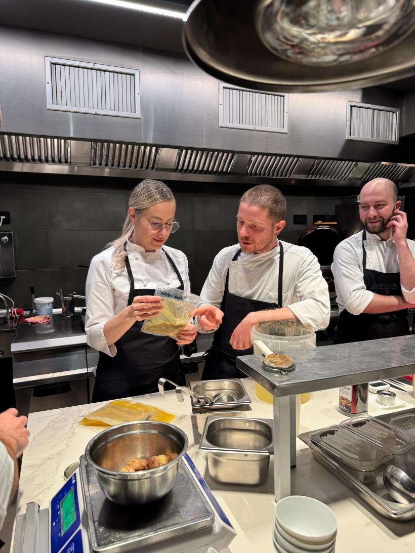 Câștigătoarea sezonului 14 Chefi la cuțite a gătit în echipa lui Chef Richard Abou Zaki la Retroscena: „Stagiul primit ca premiu mi-a schimbat perspectiva asupra artei culinare” 18937059