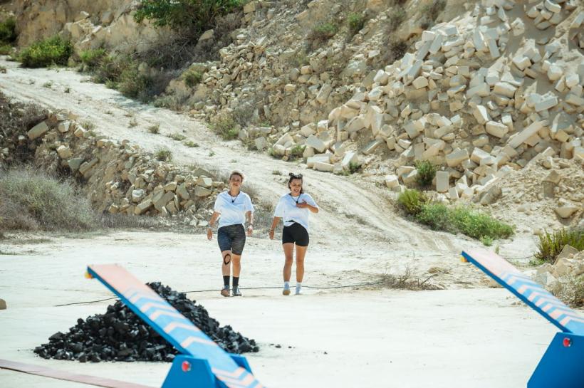 Diseară, la Power Couple, tensiunea atinge cote maxime, când una dintre concurente se va confrunta cu o accidentare dureroasă! Ediția de ieri, lider absolut de audiență! 18937213