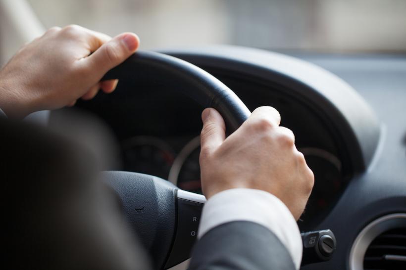 Cum să dezgheți simplu și rapid parbrizul mașinii