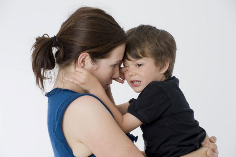 Sfaturi pentru părinți. 3 strategii eficiente de gestionare a crizelor copilului tău