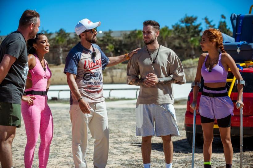 În această seară, ”turneul este pe dos” la Power Couple, iar râsetele se transformă în emoții când două cupluri vor fi în pericol de eliminare! Aseară, emisiunea a fost lider absolut de audiență! 18937432