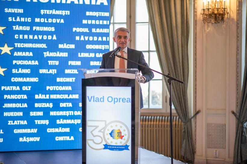 Percheziţii la Primăria Sinaia şi la primarul Vlad Oprea