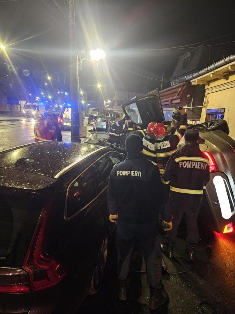 Un brăilean a făcut praf patru mașini parcate și zidul unei case, în care s-a oprit 18937851