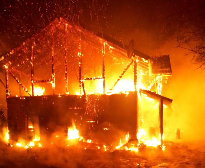 Tragedie de la o țigară: Un bărbat a murit într-un incendiu, la Cluj-Napoca