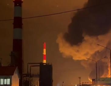 Ucrainenii au atacat una dintre cele mai mari rafinării de petrol din Rusia 18937934