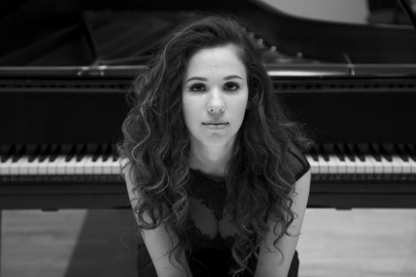 Câștigătoarea Concursului Internațional „G. Enescu” (2022),  Alexandra Segal cântă Chopin la Sala Radio 18938209