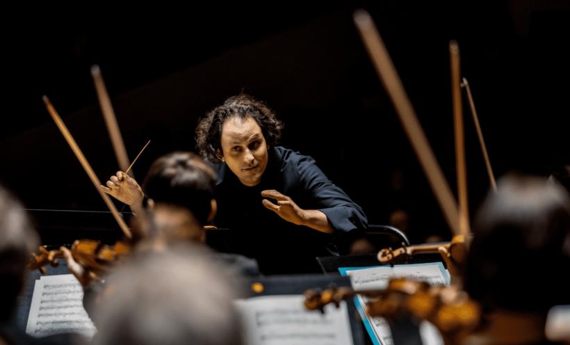 Patru nume mari și un program excepțional în concertele Orchestrei și Corului Filarmonicii George Enescu din 30 și 31 ianuarie: dirijorul Alexandre Bloch, violoncelistul Valentin Răduțiu, soprana Ana Maria Labin și actrița Ana Ularu