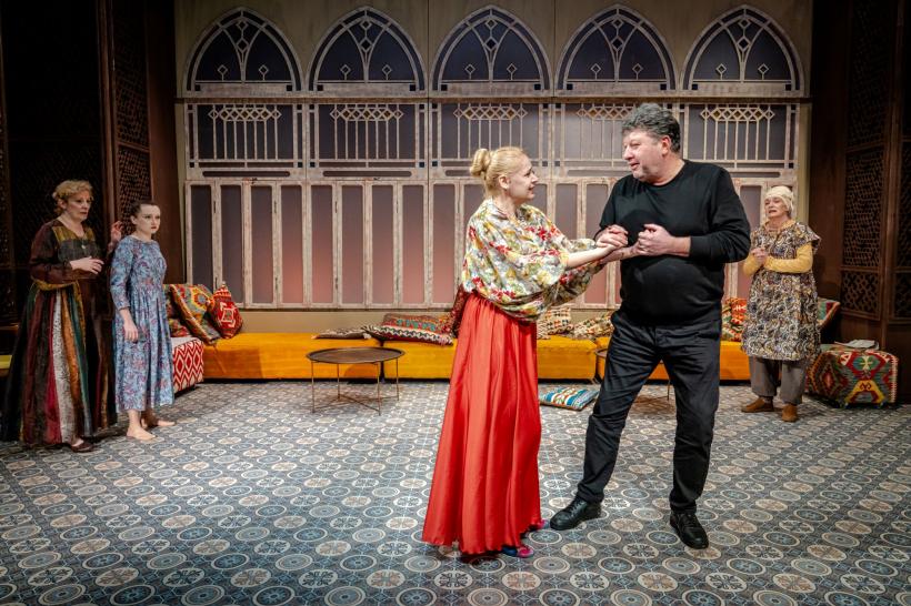 Premieră pe țară la Teatru³ – „Adăpostul femeilor” de Tuncer Cücenoğlu, în regia Irinei Popescu-Boieru 18938799