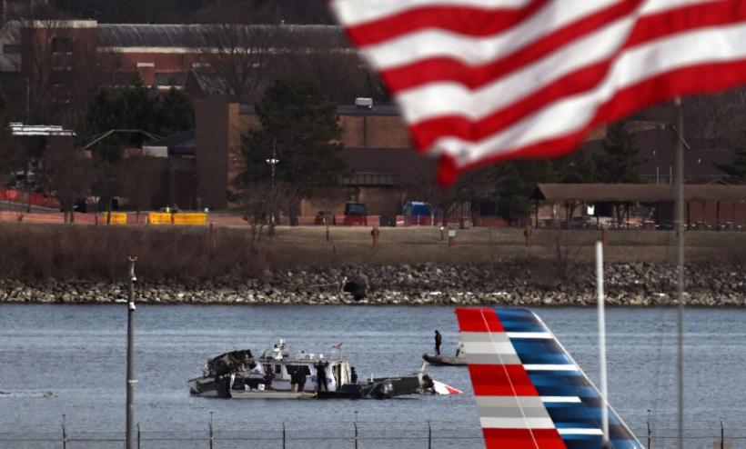 Tragedia aviatică din SUA: Au fost identificate 55 dintre cele 67 de victime ale accidentului dintre un avion de pasageri şi un elicopter militar 18939009
